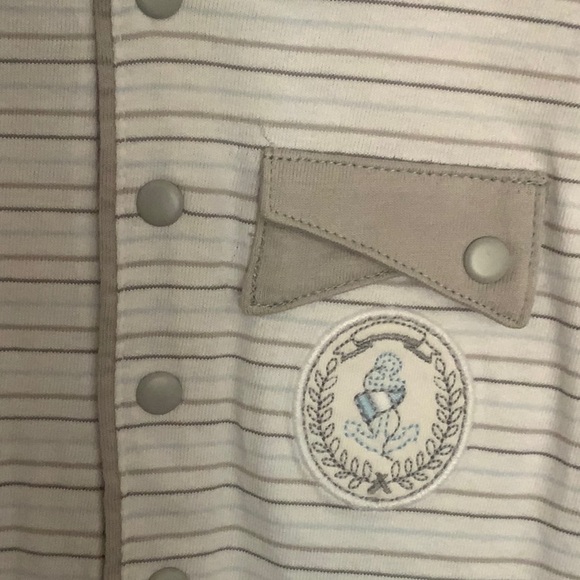 ADORABLE BABY BOY OUTFIT ONE PIECE W/ HAT SAXS WHITE/ w GRAY BLUE STRIPES NEW - Picture 2 of 9